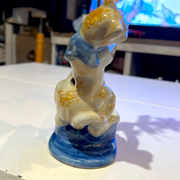 Louisville stoneware cat holding flower - Picture 2 of 10